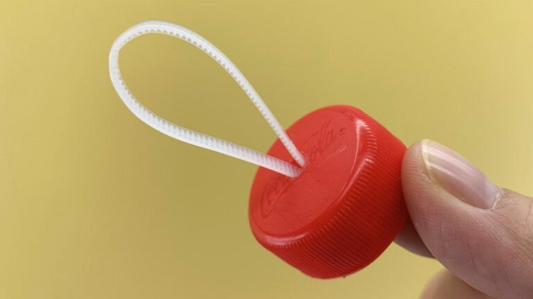 Questo semplice gesto trasformerà le bottiglie di plastica in oggetti sorprendenti…