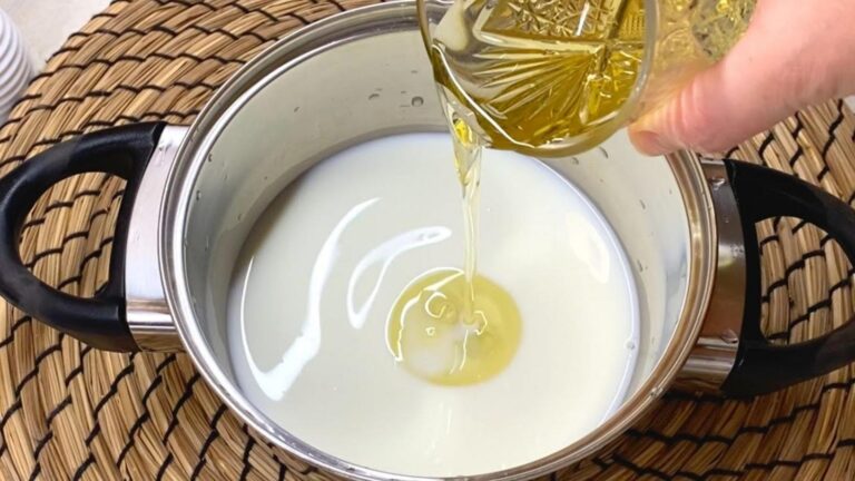 Questo semplice gesto trasforma il latte in una maionese cremosa e sana…