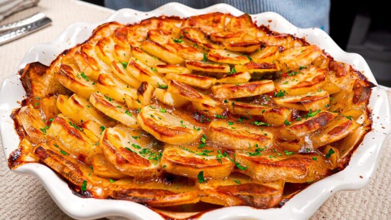 Questo semplice gesto trasforma le patate in piatti irresistibili… scopri i segreti!