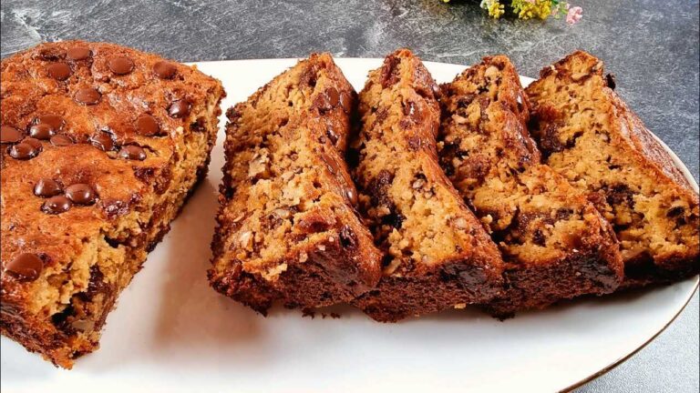 Prepara questa torta dietetica con avena, yogurt e uvetta — semplice e golosa